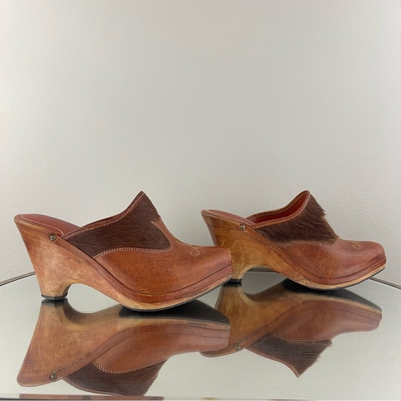 !SOLD! DANELLE Vintage 1970’s Western Burnt Orange Brown Leather Wooden Clogs - Picture 2 of 8